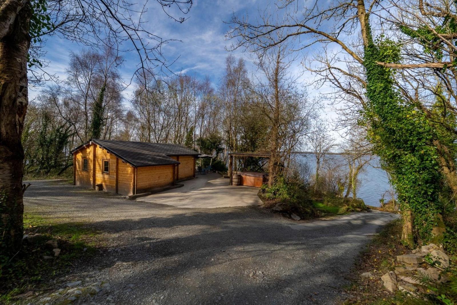 Stunning Log Cabin On The Lake Portroe Exterior photo